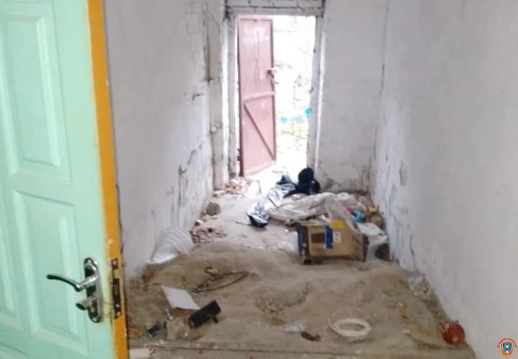 Наримановцы увидели в рухнувшей пятиэтажке свои разграбленные квартиры