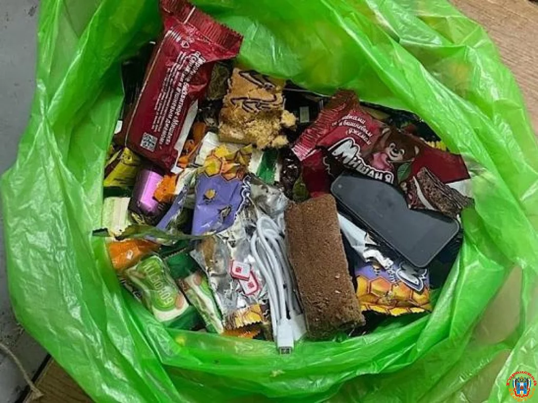 Телефон в пакете с конфетами пытались передать в ростовское СИЗО