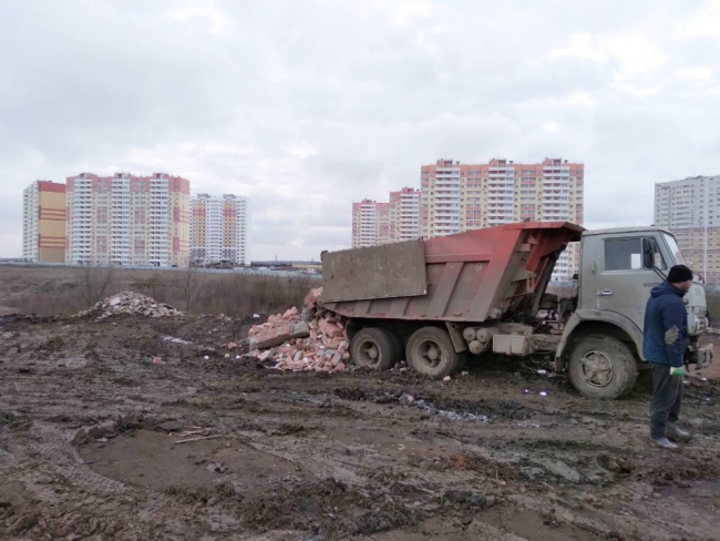 Виновников незаконной выгрузки мусора на окраине Ростова накажут