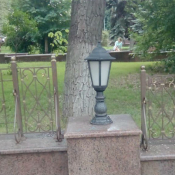 После публикации &laquo;Блокнот Ростов&raquo; администрация оперативно починила фонарь на площади Советов