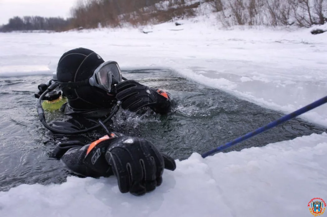 Наглядный урок безопасности на льду провели для детей Ростовские водолазы