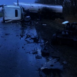 Под Азовом два человека пострадали в лобовом ДТП с грузовиками