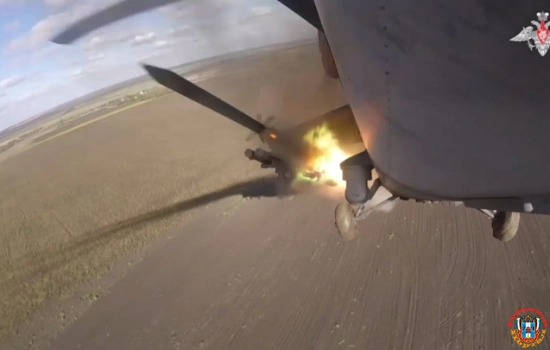 Ударные вертолеты прикрывают войска и уничтожают объекты ВСУ