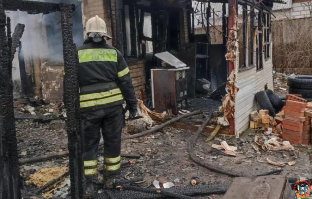 В Таганроге из-за пожара лишилась дома и всех вещей многодетная семья