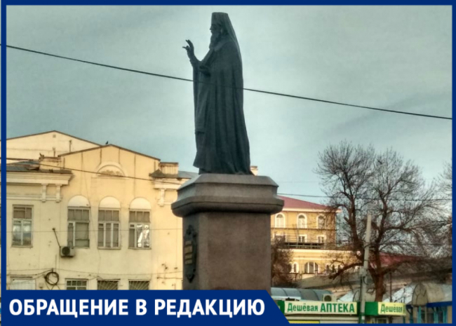 Ростовчанку возмутил кричащий словно коршун памятник святому Димитрию на Соборной площади