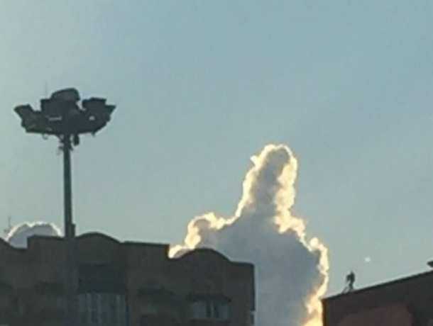 Образовавшаяся из облака загадочная фигура вызвала сожаления о несбыточных надеждах у ростовчан
