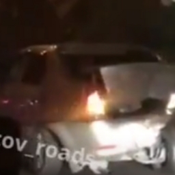 Телепающийся по дороге Ростова «зомби-Рено» рассмешил автолюбителей на видео