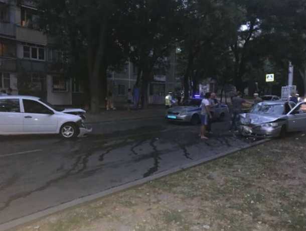 Молодой человек попал в реанимацию после скоростного наезда неуклюжей «Лады» в Ростове