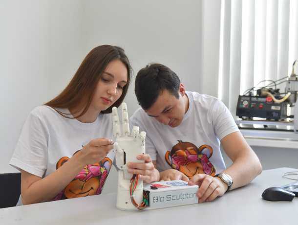 Уникальный биомехатронный протез человеческой кисти изобрели студенты ДГТУ в Ростове