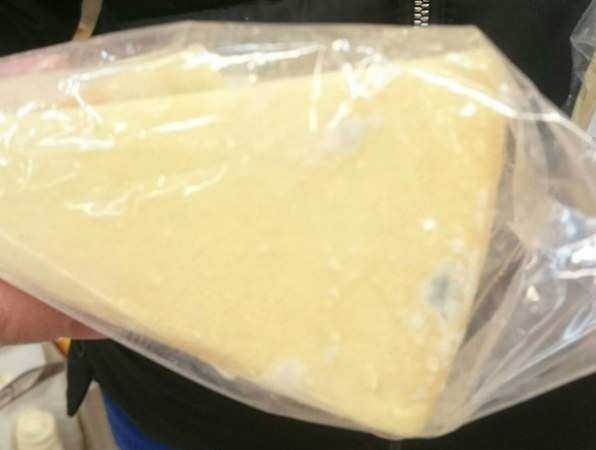 «Элитного» сыра с плесенью предложил отведать ростовчанам городской супермаркет