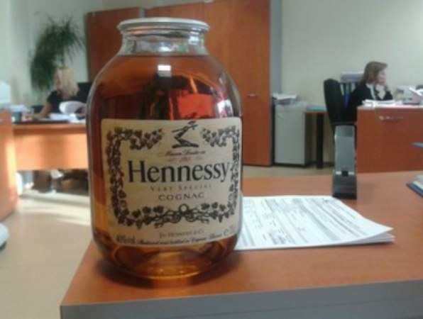 Опасным «паленым» Hennessy торговал  «по дешевке» на ж/д станциях житель Ростовской области