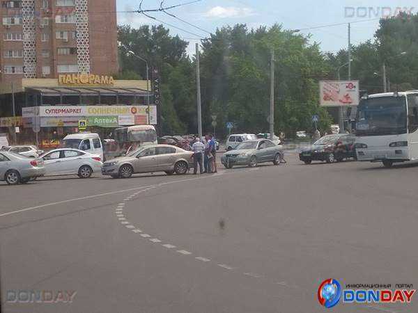 В Ростове пять машин столкнулись «паровозиком»