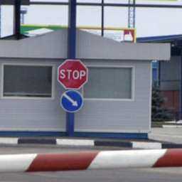 Полный автомобиль автозапчастей за взятку пытался вывести украинец в Ростовской области