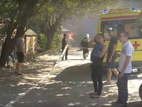 Мусорную свалку назвали причиной страшного пожара в частном секторе Ростова
