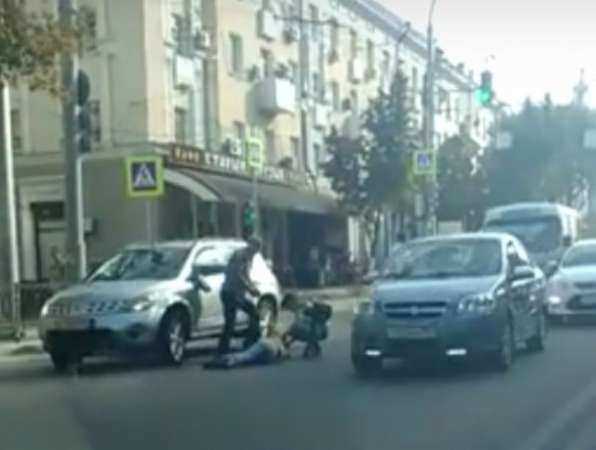 Иномарка сбила безрассудную девушку-пешехода в центре Ростова