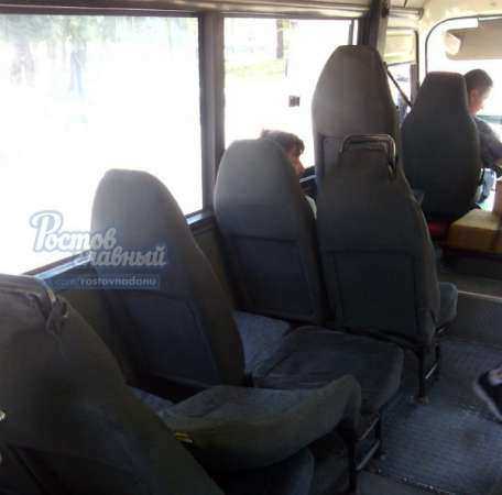 Лежачее сиденье «повышенного комфорта» в маршрутке поразило жителя Ростова