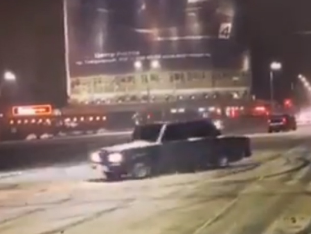 Обрадованные ранней зимой автолюбители устроили безумный дрифт в центре Ростова на видео