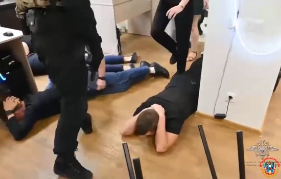В Ростове задержали аферистов, которые обещали клиентам исправить кредитную историю за деньги