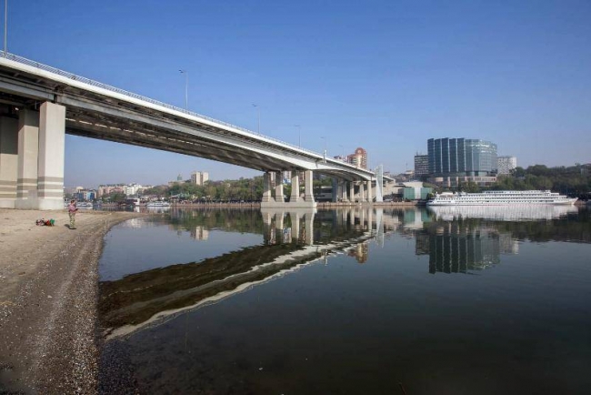 Запуск лифтов на Ворошиловском мосту в Ростове снова отложили