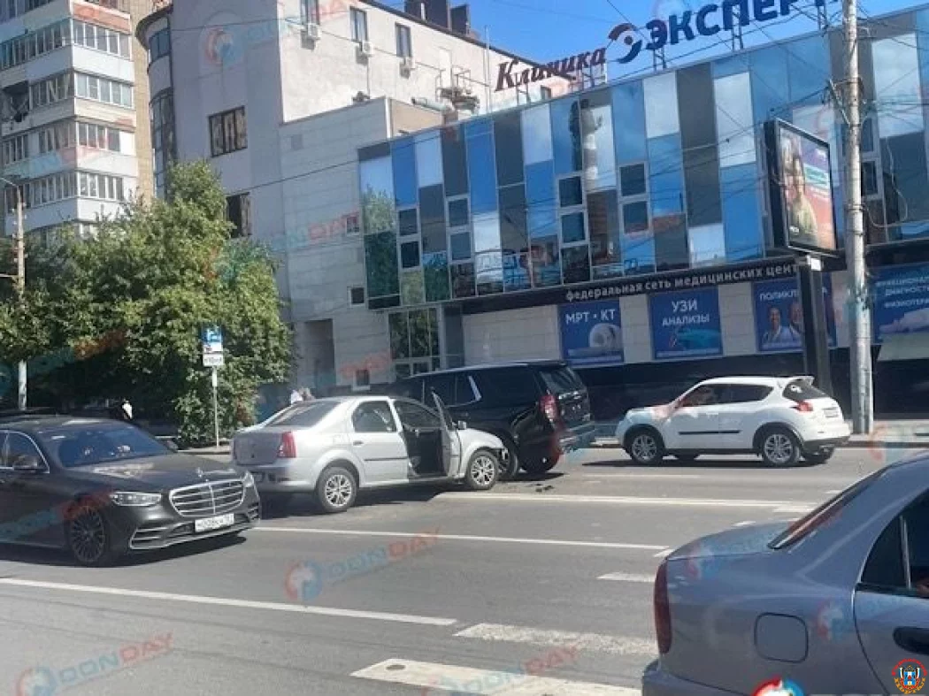 ДТП на Красноармейской в Ростове: столкнулись два автомобиля ДТП на Красноармейской в Ростове: столкнулись два автомобиля