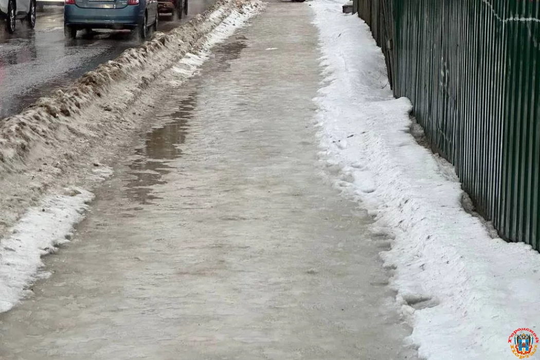 Из-за плохой противогололедной уборки несколько улиц Ростова превратились в каток