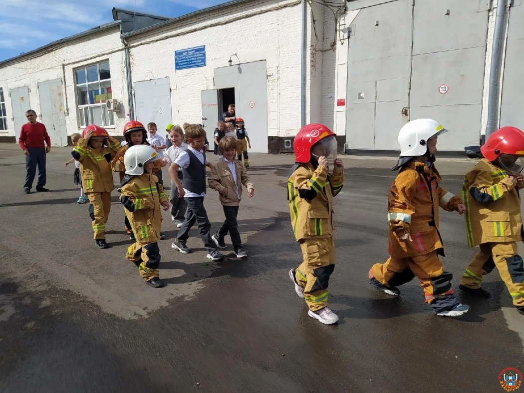 На базе Пожарно-спасательной службы ДГТУ волонтеры и Общественная палата Ростовской области провели для детей мастер-класс по предотвращению ЧС