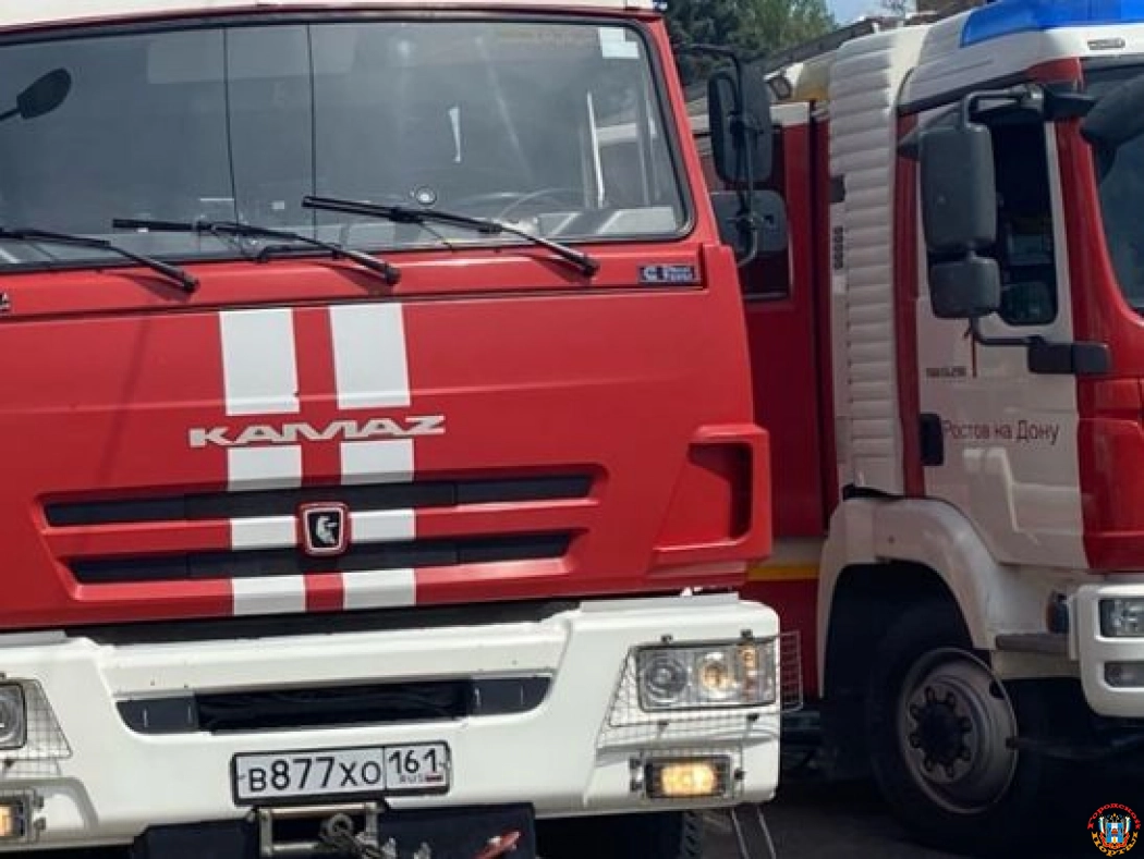 На Дону спасатели два часа тушили крупный пожар в пекарне