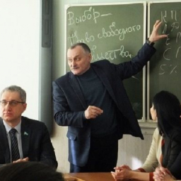 Награждённому «За доблестный труд» экс-чиновнику грозит десять лет колонии из-за спекуляций при строительстве Платова