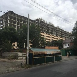 Связанная с депутатом Заксобрания компания достроит три многоэтажки у старого автовокзала в Ростове