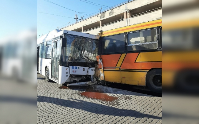 В Ростове разбились два автобуса из Батайска