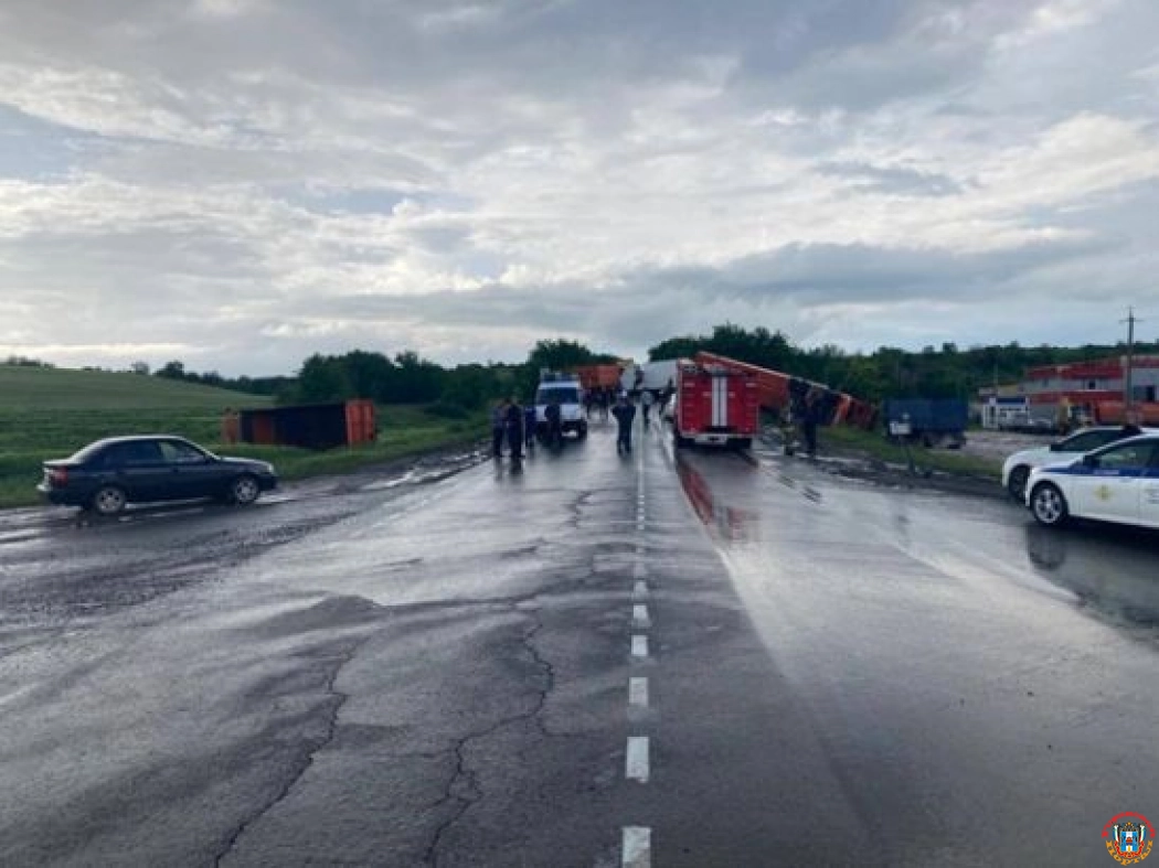 В Ростовской области в ДТП с двумя грузовиками погиб 36-летний водитель