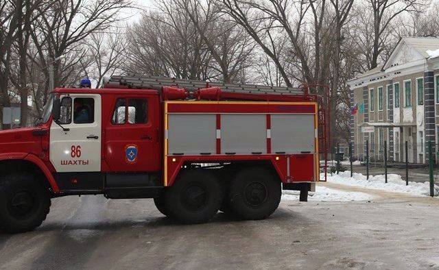 В школы Шахт продолжают поступать угрозы о минировании зданий