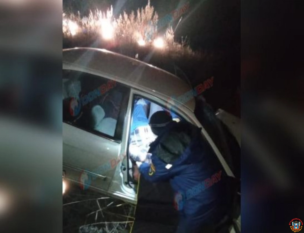 В ДТП на трассе в Ростовской области автомобилистку зажало в салоне легковушки
