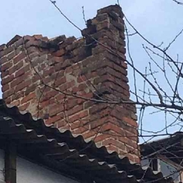 В Шахтах коммунальщики вместо ремонта завалили вытяжку кирпичами