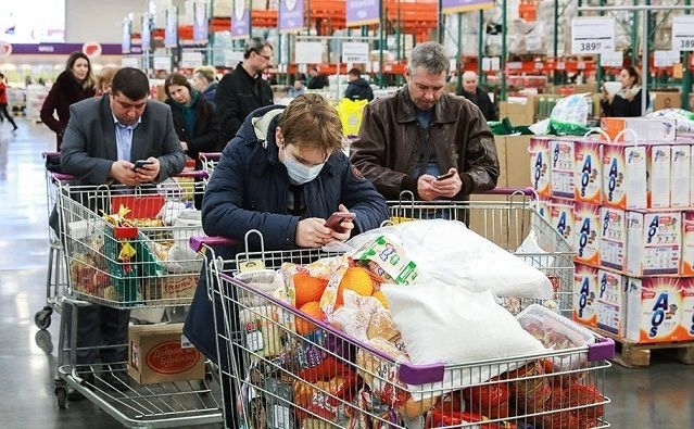 Жители Ростовской практически прекратили панически скупать продукты из-за коронавируса