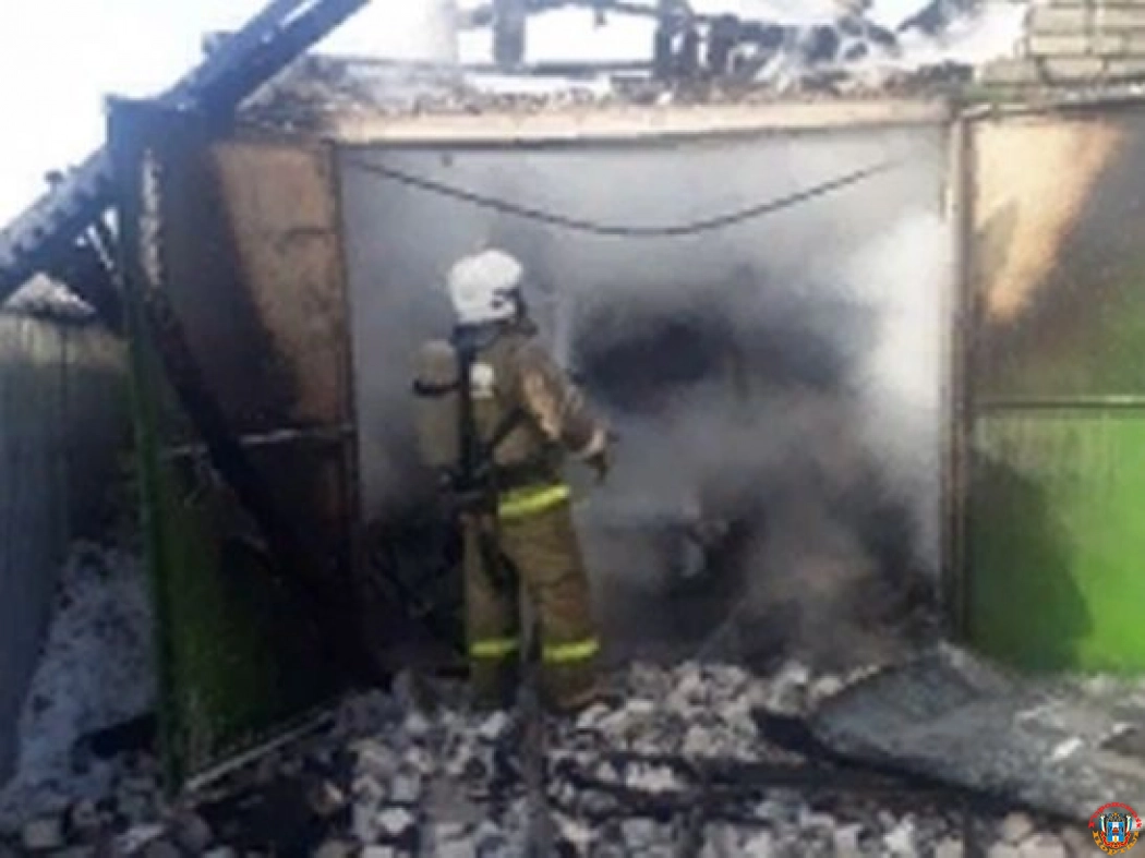 В Ростовкой области две иномарки сгорели при пожаре в гараже