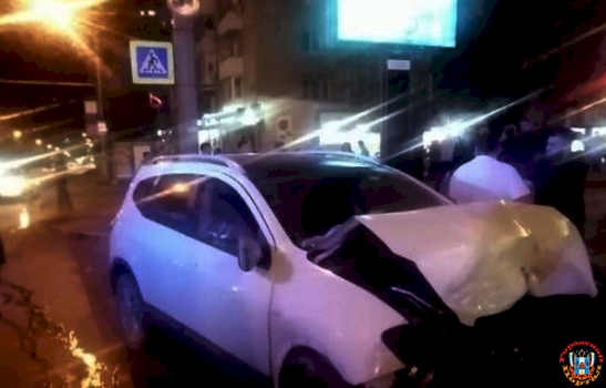 В жутком ДТП с такси на проспекте Стачки в Ростове пострадали четыре человека