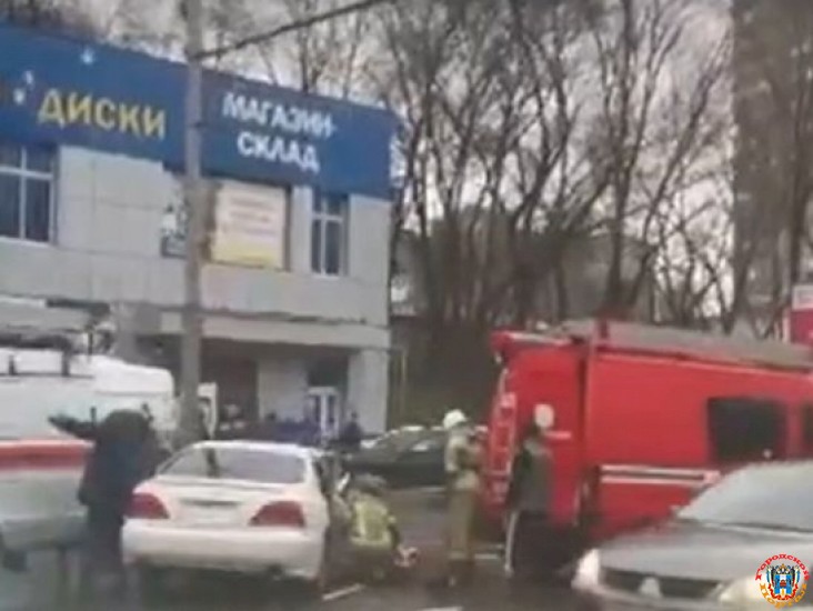 В Ростове водитель иномарки влетел в столб