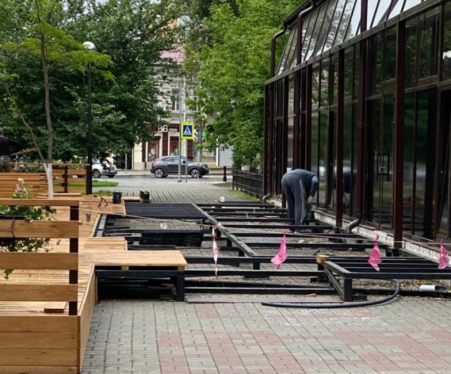 В центре Ростова летнее кафе демонтировали после жалоб горожан