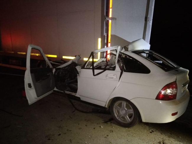 В Ростовской области произошло смертельное ДТП с легковушкой и грузовиком