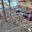 В Новочеркасске старый кирпичный забор обрушился на девять автомобилей 2