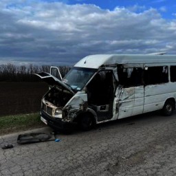 В Ростовской области в ДТП с микроавтобусом погибла пассажирка, еще трое пострадали
