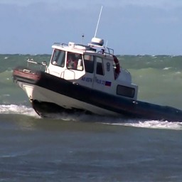 В Сочи спасатели третий день ищут мужчину в море