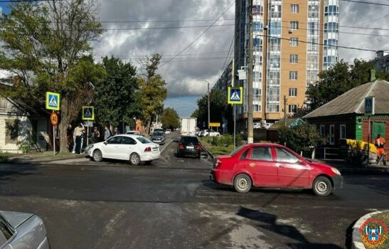 В Азове женщина на иномарке устроила массовую аварию