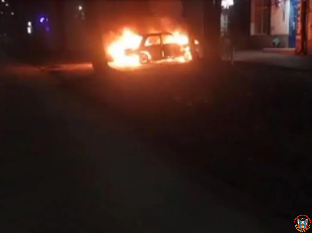 В центре Таганрога неизвестные сожгли два автомобиля
