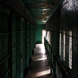 Житель Ростова получил четыре года «строгача» за разбойное нападение