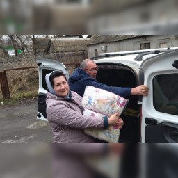 Поисковики из Ростовской области собрали 200 кг гуманитарной помощи для беженцев из Донбасса