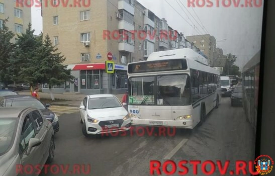Из-за ДТП на проспекте Стачки в Ростове образовалась огромная пробка