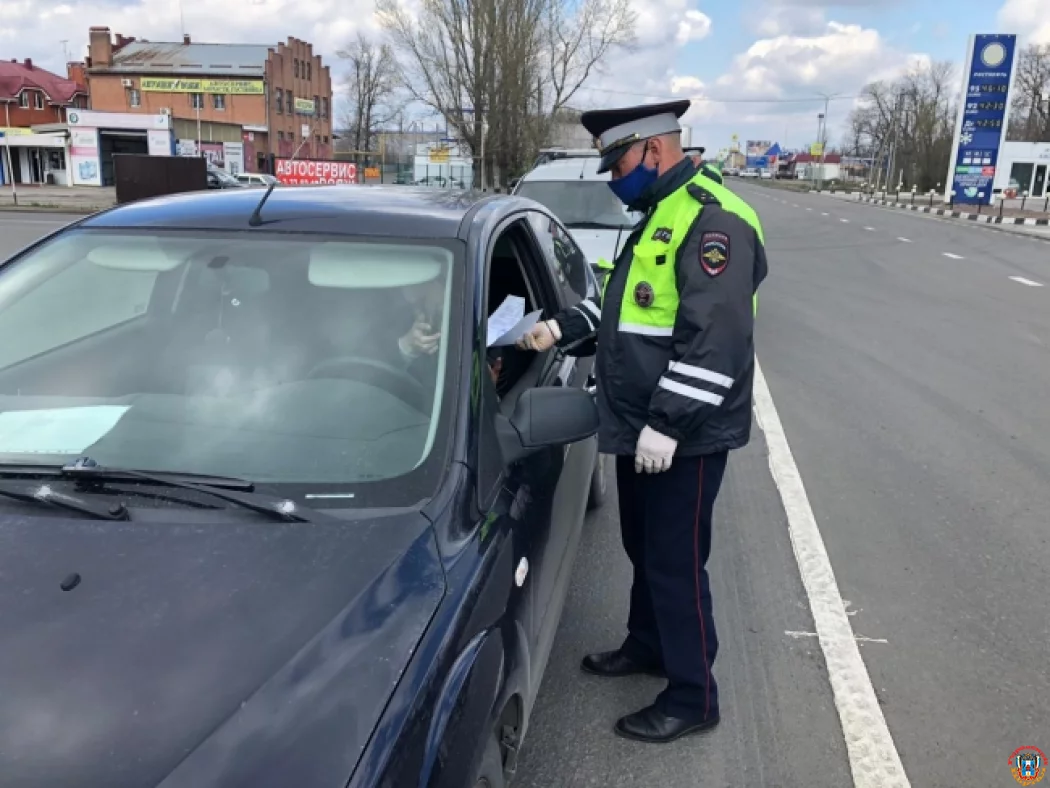 В Ростове водитель элитной иномарки уехал в места аварии