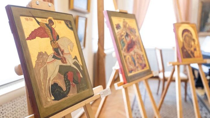 В Волгограде открылась выставка икон, созданных женой японского посла